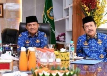 Pj Gubernur Sumut Hassanudin menerima Penyerahan Daftar Isian Pelaksanaan Anggaran (DIPA) dan Buku Daftar Alokasi Transfer ke Daerah (TKD) Tahun Anggaran 2024 oleh Presiden RI Joko Widodo secara virtual di Ruang Kerja Sekretaris DPRD Sumut, Jalan Imam Bonjol, Medan, Rabu (29/11/2023). (Diskominfo Sumut)
