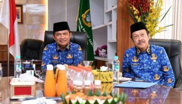 Pj Gubernur Sumut Hassanudin menerima Penyerahan Daftar Isian Pelaksanaan Anggaran (DIPA) dan Buku Daftar Alokasi Transfer ke Daerah (TKD) Tahun Anggaran 2024 oleh Presiden RI Joko Widodo secara virtual di Ruang Kerja Sekretaris DPRD Sumut, Jalan Imam Bonjol, Medan, Rabu (29/11/2023). (Diskominfo Sumut)