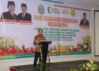 Sekretaris Daerah Provinsi Sumatera Utara (Sumut) Arief S Trinugroho menghadiri Rapat Koordinasi (Rakor) Pengendalian Inflasi Daerah  Kabupaten/Kota se-Sumut dalam rangka menjaga stabilitasi pasokan dan harga pangan strategis di Sumatera Utara, di D'Prima Hotel Jalan Sultan Serdang Nomor 88  Tumpatan Nibung, Kec. Batang Kuis, Kab. Deliserdang, Kamis (2/11) malam.  (DISKOMINFO SUMUT)