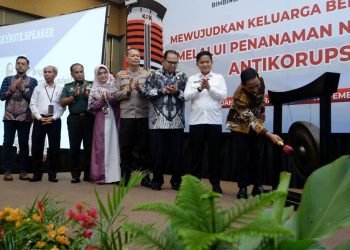 Pj Gubernur Sumatera Utara (Sumut) Hassanudin menghadiri pembukaan Bimbingan Teknis mewujudkan keluarga berintegritas melalui penanaman nilai-nilai antikorupsi yang merupakan kerja sama antara Pemerintah Provinsi Sumut dan KPK di Ballroom Hotel Santika Dyandra, Jalan Kapten Maulana Lubis Kota Medan, Rabu (15/11). (Diskominfo Sumut)