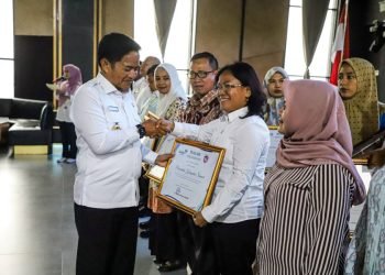 Penjabat (Pj) Gubernur Sumut Hassanudin menghadiri kegaitan Advokasi dan Komunikasi Informasi dan Edukasi (KIE) tentang Promosi dan KIE Pengasuhan 1.000 Hari pertama kehidupan (HPK) dalam Rangka Percepatan Penurunan Stunting untuk Mitra Kerja dan Pemangku Kebijakan Daerah Sumut di Hotel Grand Central Premiere, Jalan Putri Merak Jingga Nomor 3A Medan, Rabu (29/11). (DISKOMINFO SUMUT)