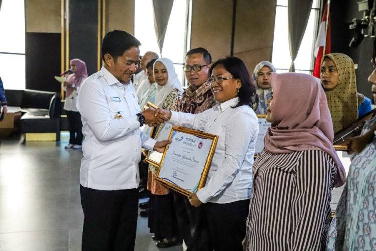 Penjabat (Pj) Gubernur Sumut Hassanudin menghadiri kegaitan Advokasi dan Komunikasi Informasi dan Edukasi (KIE) tentang Promosi dan KIE Pengasuhan 1.000 Hari pertama kehidupan (HPK) dalam Rangka Percepatan Penurunan Stunting untuk Mitra Kerja dan Pemangku Kebijakan Daerah Sumut di Hotel Grand Central Premiere, Jalan Putri Merak Jingga Nomor 3A Medan, Rabu (29/11). (DISKOMINFO SUMUT)