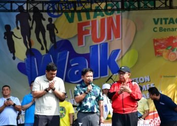 Pj Gubernur Sumatera Utara (Sumut) Hassanudin bersama Ketua DPRD Sumut Baskami Ginting, Kapolda Sumut Agung Setya Imam Effendi, Pangdam I/BB Mochammad Hasan, serta Walikota Medan Bobby Nasution, melepas peserta sekaligus mengikuti Fun Walk di Lapangan Benteng Medan, Minggu (12/11). (Diskominfo Sumut)