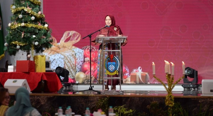 Ketua Dharma Wanita Persatuan (DWP) Provinsi Sumatera Utara (Sumut) Dian Arief S Trinugroho menghadiri dan memberi sambutan pada perayaan Natal DWP Tahun 2023 di Aula Raja Inal Siregar Kantor Gubernur Sumut Jalan Diponegoro Nomor 30 Medan, Selasa (12/12)(Diskominfo Provsu)
