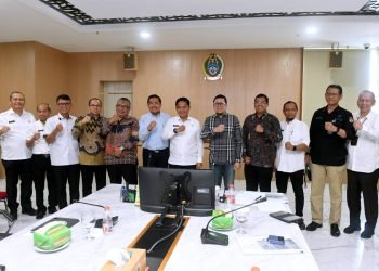 Pj Gubernur Sumut Hassanudin menerima Kunjungan Kerja Reses Komisi II DPR RI ke Provinsi Sumut di Ruang Rapat I, Lantai 2, Kantor Gubernur Sumut, Jalan Diponegoro No. 30, Medan, Rabu (6/12/2023). (Diskominfo Sumut)
