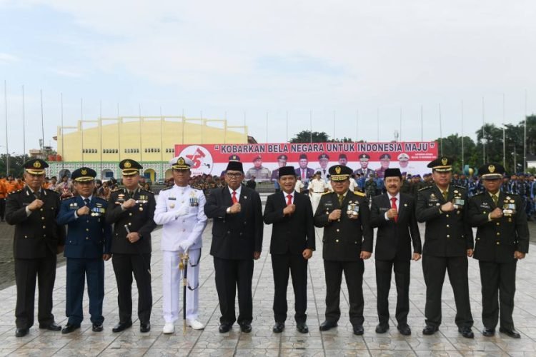 Penjabat (Pj) Gubernur Sumatera Utara (Sumut) Hassanudin memimpin upacara Hari Bela Negara ke-75 di Lapangan Astaka, Jalan Pancing, Deliserdang, Selasa (19/12).
(Diskominfo Sumut)