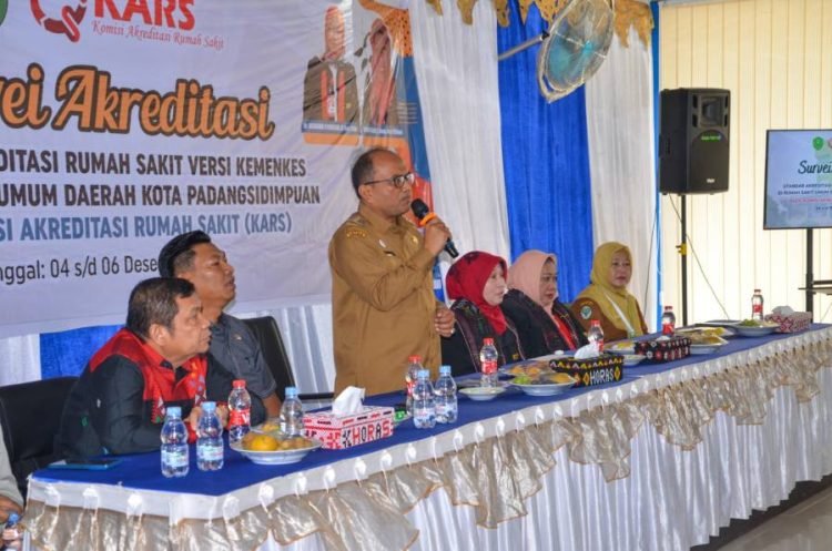 Pj. Wali Kota Padangsidimpuan Letnan Dalimunthe memberikan sambutan di Survei Akreditasi Rumah Sakit Umum Daerah Kota Padangsidimpuan. (IST)