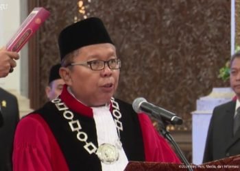 Hakim MK Arsul Sani dilantik di Jakarta, Kamis (18/1)