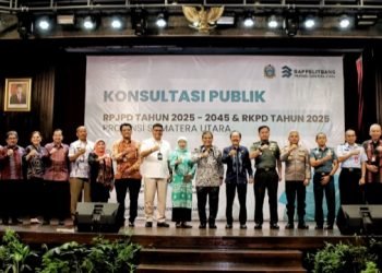 Sekretaris Daerah Provinsi Sumatera Utara (Sumut) Arief S Trinugroho membuka Konsultasi Publik Rencana Pembangunan Jangka Panjang Daerah (RPJPD) Tahun 2025 -2045 dan Rencana Kerja Pembangunan Daerah (RKPD) Tahun 2025 Provinsi Sumut di Grand Mercure, Jalan Perintis Kemerdekaan Medan, Kamis (11/1/2024). (Diskominfo Sumut)