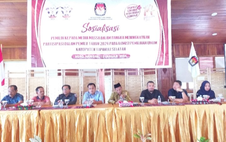 KPU Tapsel menyelenggarakan sosialisasi Pemilih kepada masmedia di dopo namora Supirok. (IST)