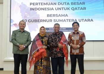 Pj Gubernur Sumatera Utara (Sumut) Hassanudin saat menerima kunjungan Duta Besar Republik Indonesia untuk Qatar Ridwan Hassan di Rumah Dinas Gubernur Sumut Jalan Jenderal Sudirman Nomor 41 Medan,  Kamis (18/1). (Diskominfo Provsu)