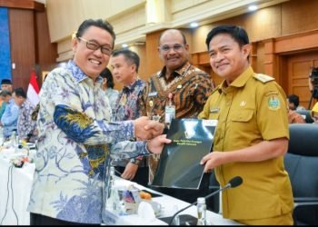 Penjabat (Pj) Gubernur Sumatera Utara (Sumut) Hassanudin menghadiri entry meeting pemeriksaan atas laporan keuangan (LK) kementerian/Lembaga (K/L) dan pemerintah daerah (pemda) di lingkungan Auditorat Utama Keuangan Negara (AKN) V, Kantor Badan Pemeriksa Keuangan (BPK) RI, Jakarta, Selasa (23/1).  (DISKOMINFOSUMUT)

 
