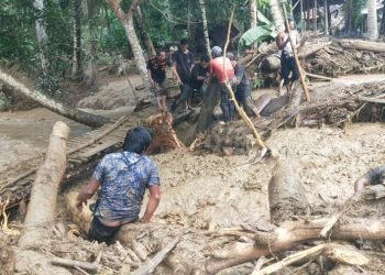 Banjir Bandang menerjang Desa Pintu Padang (Sigiring-giring) Kecamatan Ulu Barumun, Kabupaten Padang Lawas (Palas).