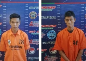 Dua pengedar sabu lompar dari sepeda motor saat ditangkap.