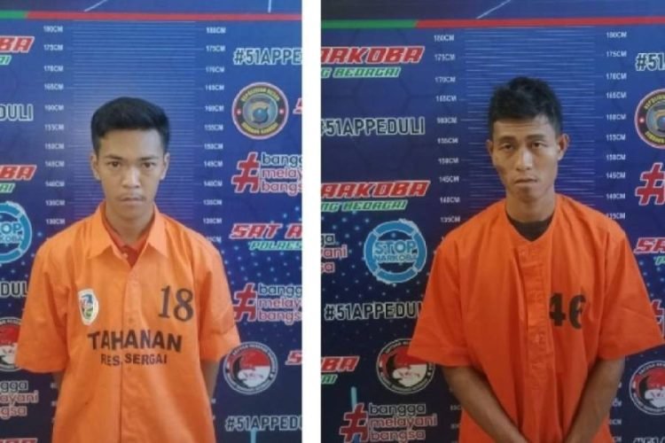 Dua pengedar sabu lompar dari sepeda motor saat ditangkap.
