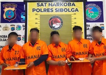 Kelima tersangka diamankan di Polres Sibolga. 