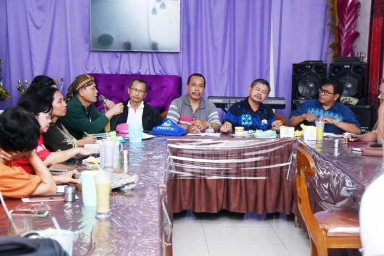 Rapat finalisasi persiapan Pesta Partangiangan Bona Taon PPTSMB Medan Sekitarnya di RM Sitalolo.