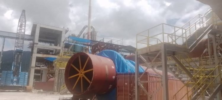 Foto bangunan Lime Kiln PT Toba Pulp Lestari dalam area pabrik.