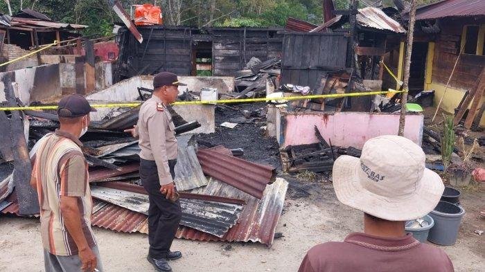 Rumah dan sepeda motor hangus terbakar di Garoga Taput.