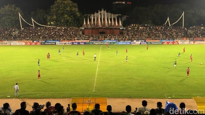 Laga Semen Padang FC Vs PSMS Medan.