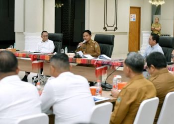 Pj Gubernur Sumut Hassanudin memimpin Rapat Persiapan PON XXI Tahun 2024 Aceh-Sumut di Aula Raja Inal Siregar, lantai 2 Kantor Gubernur Sumut, Jalan Pangeran Diponegoro Nomor 30, Medan, Senin (22/1/2024). (Diskominfo Sumut)