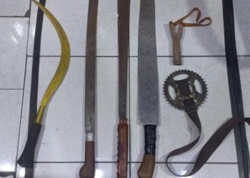 Senjata tajam yang diamankan dari remaja geng motor di Binjai. 