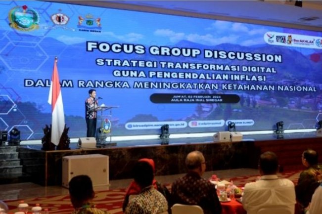 Pj Gubernur Sumatera Utara (Sumut) hadiri Focus Group Discussion Strategi Transformasi Digital Guna Pengendalian Inflasi di Aula Raja Inal Siregar, Kantor Gubernur Sumut Jalan Diponegoro Nomor 30 Medan,  Jumat (2/2). (Diskominfo Sumut)