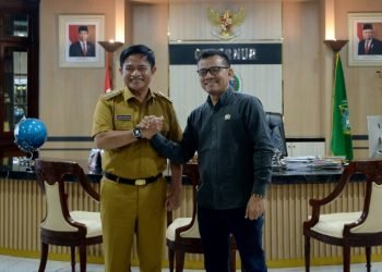 Pj Gubernur Sumatera Utara (Sumut) Hassanudin menerima kunjungan Komisioner Komnas HAM Saurlin Siagian di ruang kerja Lantai 10 Kantor Gubernur Sumut Jalan Diponegoro Nomor 30 Medan, Selasa (13/2).(Diskominfo Provsu)