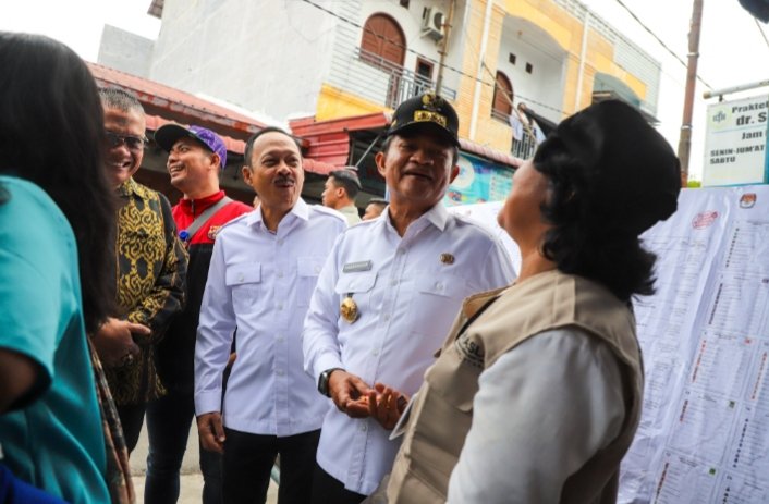 Penjabat (Pj) Gubernur Sumatera Utara (Sumut) Hassanudin bersama Forum Koordinasi Pimpinan Daerah (Forkopimda) memantau pelaksanaan Pemilihan Umum (Pemilu) 2024 di sejumlah Tempat Pemungutan Suara (TPS) di sejumlah wilayah di Sumut, Rabu (14/2). (DISKOMINFO SUMUT)