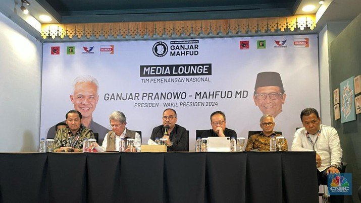 TPN Ganjar-Mahfud menyoroti perhitungan suara melalui Sistem Informasi Rekapitulasi Pemilu (Sirekap) KPU. TPN minta Sirekap diaudit.