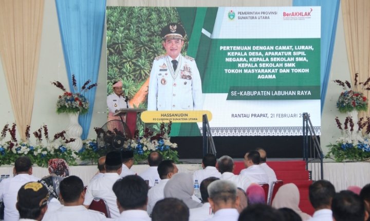Penjabat (Pj) Gubernur Sumatera Utara (Sumut) Hassanudin silaturahmi bersama Camat, Lurah, Kepala Desa, para ASN Pemerintah Kabupaten serta Tokoh masyarakat dan Tokoh Agama se-Labuhanbatu Raya di Pendopo Rumah Dinas Bupati Kabupaten Labuhanbatu, Rabu (21/2). (Diskominfo Sumut)