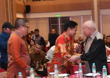 Pj Gubernur Sumatera Utara (Sumut) Hassanudin bersama Kapolda Sumut Irjend Pol Agung Setya Imam Effendi serta Bupati Samosir Vandiko Gultom menghadiri acara Grand Opening Marianna Resort di Tuktuk Samosir, Jumat (23/2). (Diskominfo Sumut)