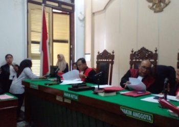 Majelis hakim Sulhanuddin saat membacakan amar putusannya di Pengadilan Negeri Medan. 