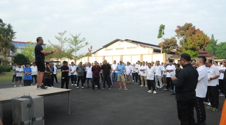 Jatmiko Krisna Santoso, Dirut Palmco usai senam memberikan arahan di hadapan seluruh karyawan Palmco. (IST)