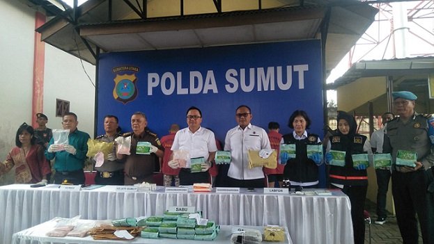 Ditresnarkoba Polda Sumut melakukan pemusnahan narkotika di Mapolda Sumut.