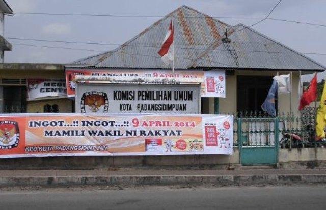 Kantor KPU Padangsidimpuan.