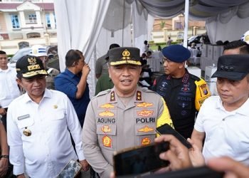 Kapolda Sumut Irjen Agung Setya Imam Efendi saat meninjau TPS Rabu semalam.