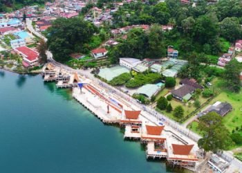 Pembangunan di kawasan Danau Toba.