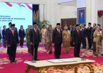 Presiden Joko Widodo melantik sembilan orang anggota Komisi Kejaksaan RI masa jabatan 2024-2028.