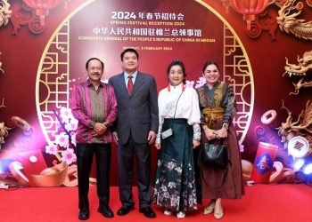 Sekretaris Daerah Provinsi Sumatera Utara (Sumut) Arief S. Trinugroho didampingi Kepala Biro Organisasi Setdaprovsu Desni Maharani Saragih menghadiri Resepsi Festival Musim Semi 2024 di Hotel Marriot, Jalan Putri Hijau, Medan, Senin (5/2). (Diskominfo Sumut)