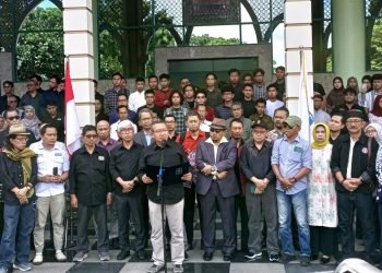 Civitias akademika Universitas Islam Indonesia (UII) mengkritik Jokowi jelang Pilpres 2024.