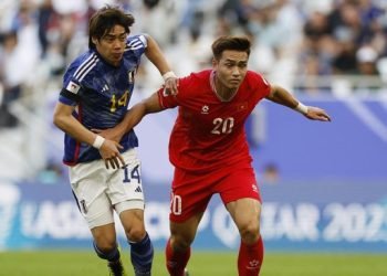 Junya Ito (kiri) mundur dari timnas Jepang di Piala Asia 2023.