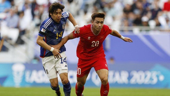 Junya Ito (kiri) mundur dari timnas Jepang di Piala Asia 2023.