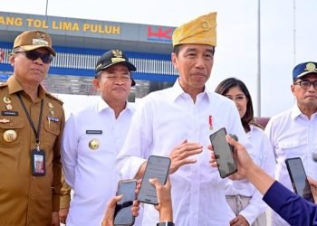 Jokowi usai peresmian Jalan Tol Indrapura, Sumatera Utara. 
