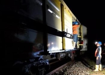 KA Siantar Express anjlok di Km.35+100 petak jalan antara Stasiun Dolok Merangir - Stasiun Siantar. 