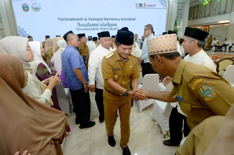 Pj Gubernur Sumatera Utara (Sumut) Hassanudin menghadiri Peringatan Isra Mikraj Nabi Besar Muhammad SAW 1445 H/2024 M di Lingkungan Pemerintah Provinsi Sumut di Aula Raja Inal Siregar Kantor Gubernur Sumut, Jalan Diponegoro Nomor 30 Medan, Selasa (27/2).
(Diskominfo Provsu)