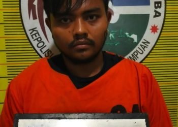 Pelaku Dodi saat diamankan di kantor polisi. 