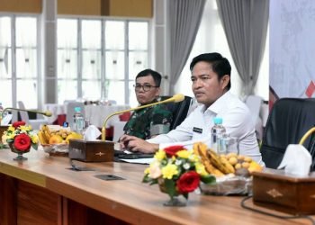 Pj Gubernur Sumut Hassanudin bersama Kapolda Sumut Irjen Pol Agung Setya dan Panglima Kodam I BB Mayjend TNI Moch Hasan memonitoring Pelaksanaan Pemilu Presiden dan Legaslatif Tahun 2024 di Kabupaten / Kota se-Sumut secara virtual di Aula Tengku Rizal Nurdin, Rumah Dinas Gubernur Sumut, Jalan Sudirman No. 41, Medan, Rabu (14/2/2024). (Dsikominfo Sumut)