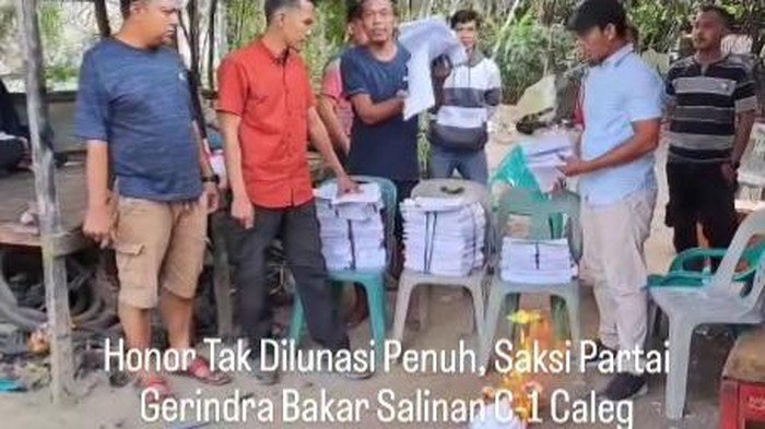 Saksi Partai Gerindra di Langkat bakar salinan C hasil gegara gaji tidak dilunasi.