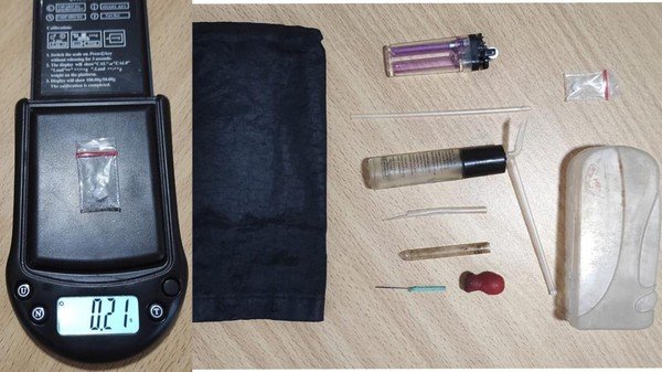 Sejumlah barang bukti yang diamankan polisi dari penggerebekan Camat Nibung di ruang kerjanya. 